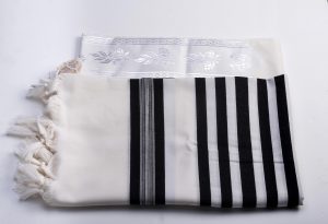 talit gadol blanc et noir toutes tailles148 euros livraison vers l europe incluse